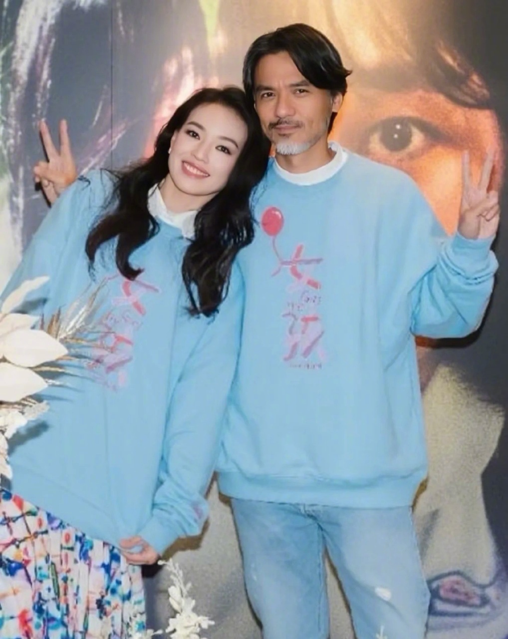 舒淇说跟冯德伦历任女友都很熟 舒淇和冯德伦1997年拍《美少年之恋》相识，做了二