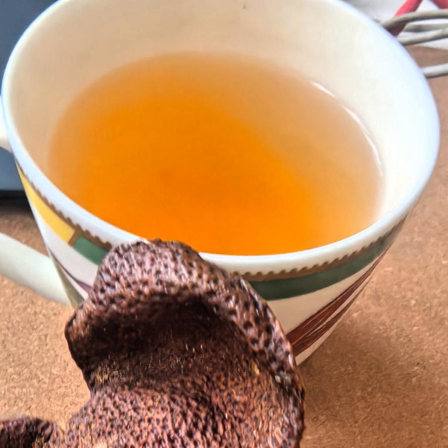 白茶配陈皮能不能喝？网上流传“白茶不能配陈皮”，主要来自部分中医观点和民间争议，