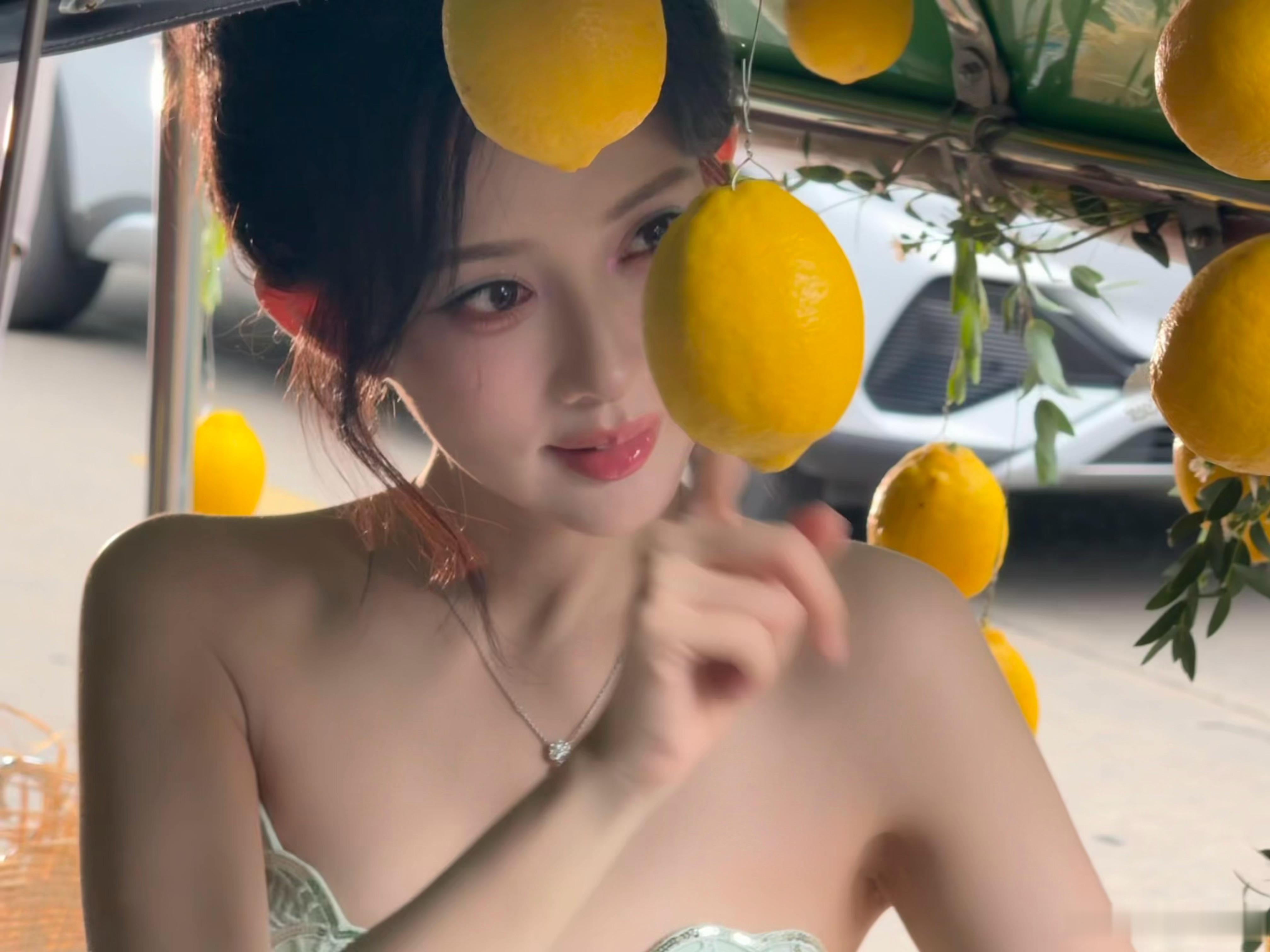 孟子义黑金吊带好美 期待今晚姐姐美美登场 