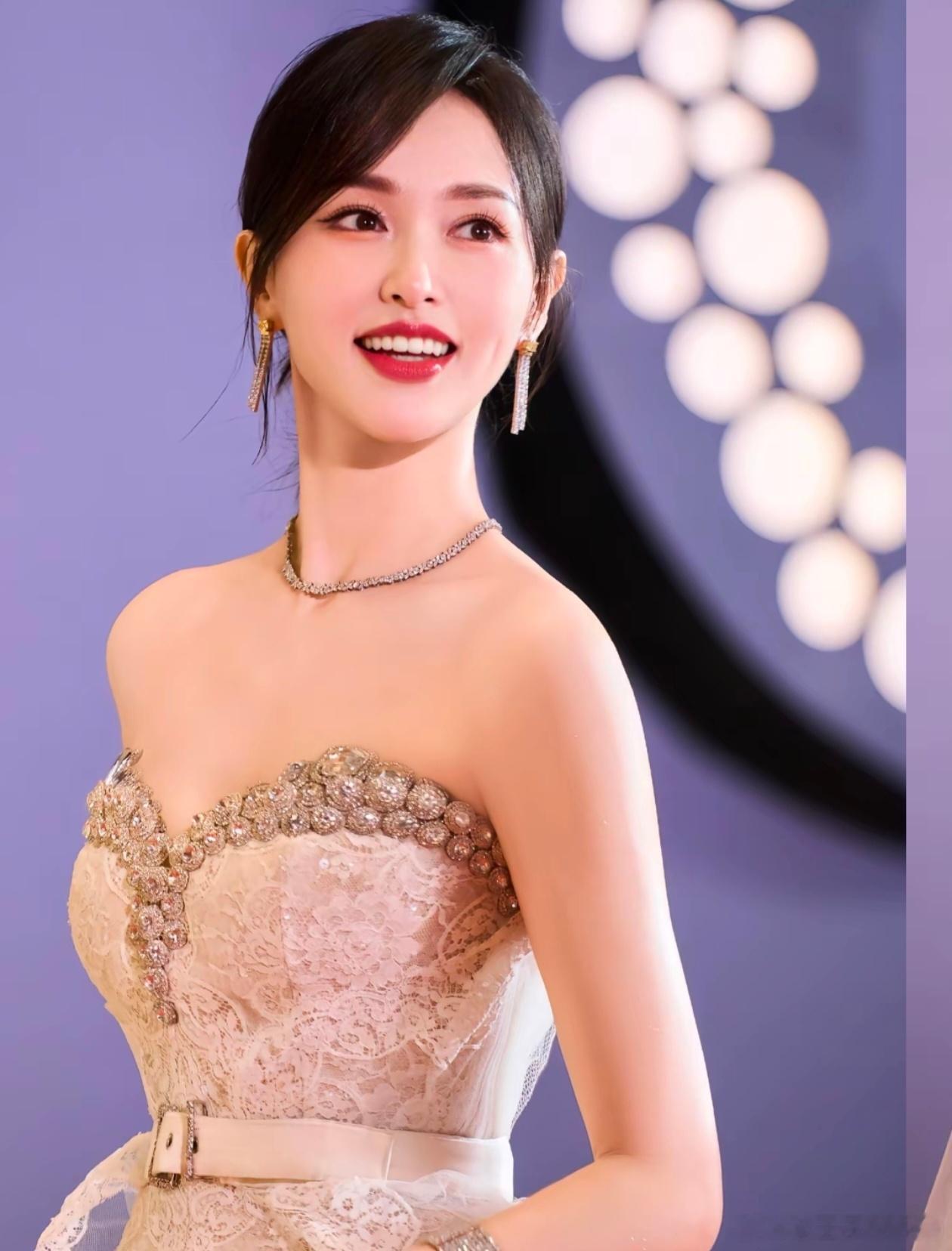 曝唐嫣罗晋经常一起参加女儿活动唐嫣罗晋虽低调低调避谈感情，却常共同陪伴女儿参加活