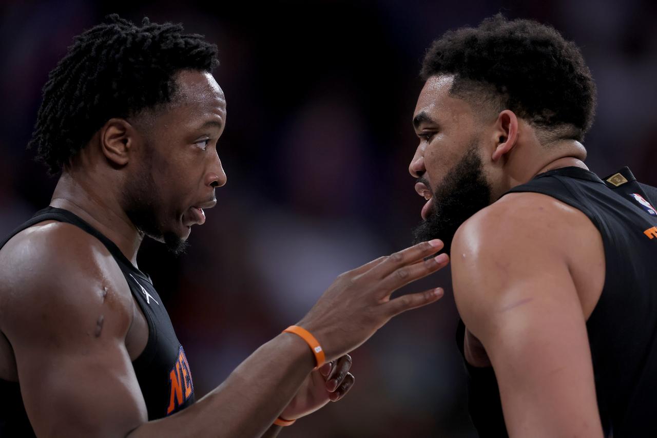 尼克斯逆转马刺，唐斯夸赞一人，不是布伦森，也不是布里奇斯
NBA总决赛G4的比赛
