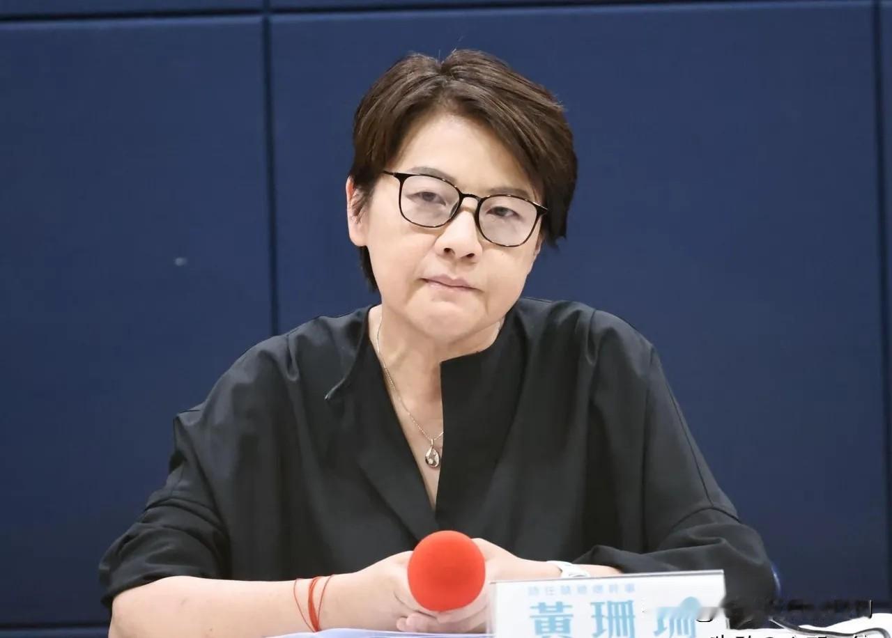 民众党黄珊珊迎来双重打击！2月1日卸任不分区立委后，她将被党内“冷冻”3年，停权