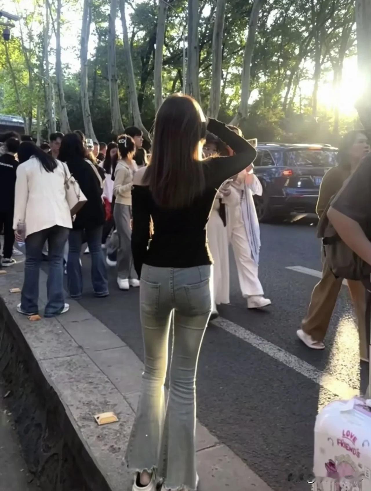夕阳下的熙熙攘攘！