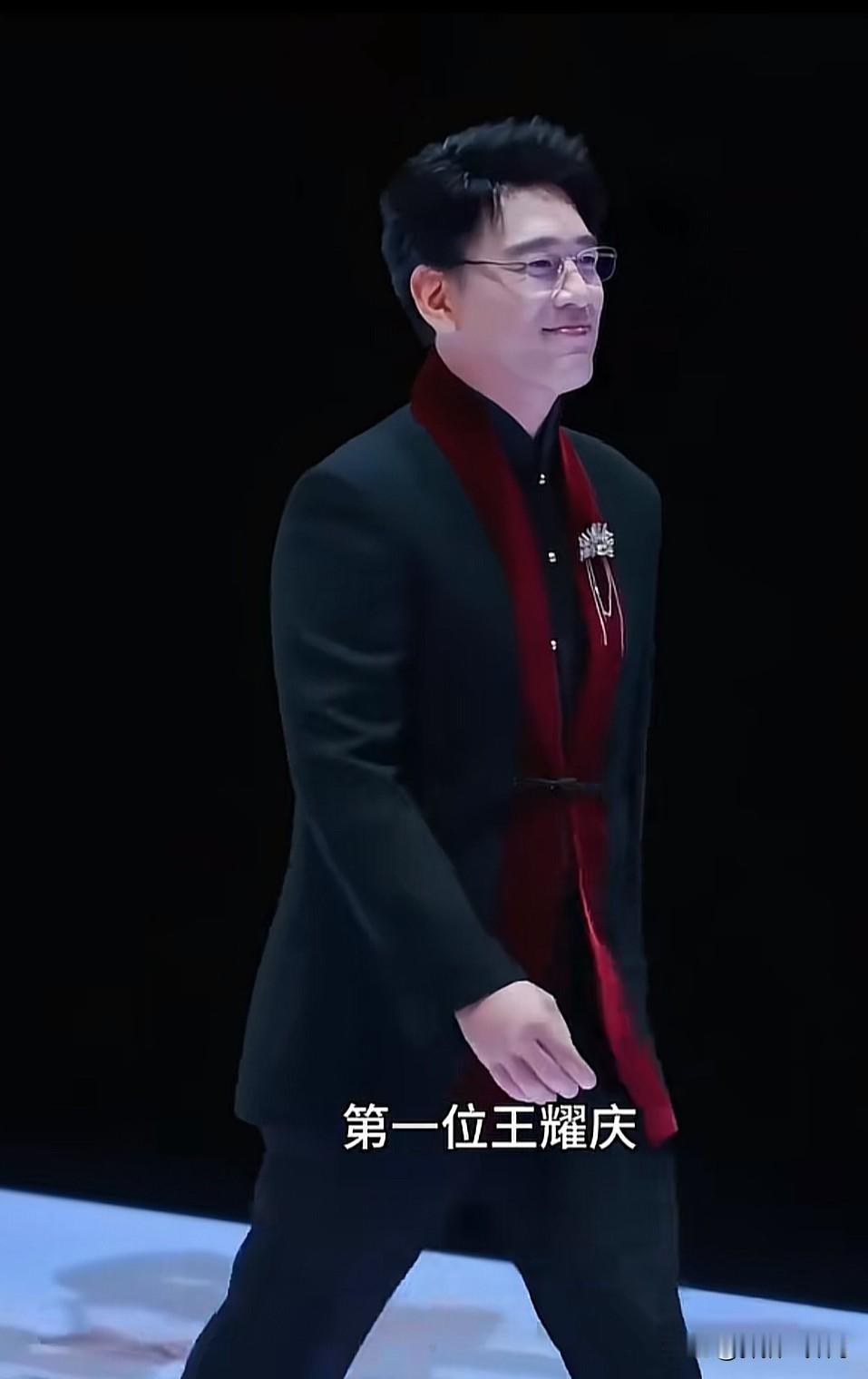 演有钱人还得看这八位
自带贵气
西装一穿就是大佬

同样是演富豪老板，
有的演员