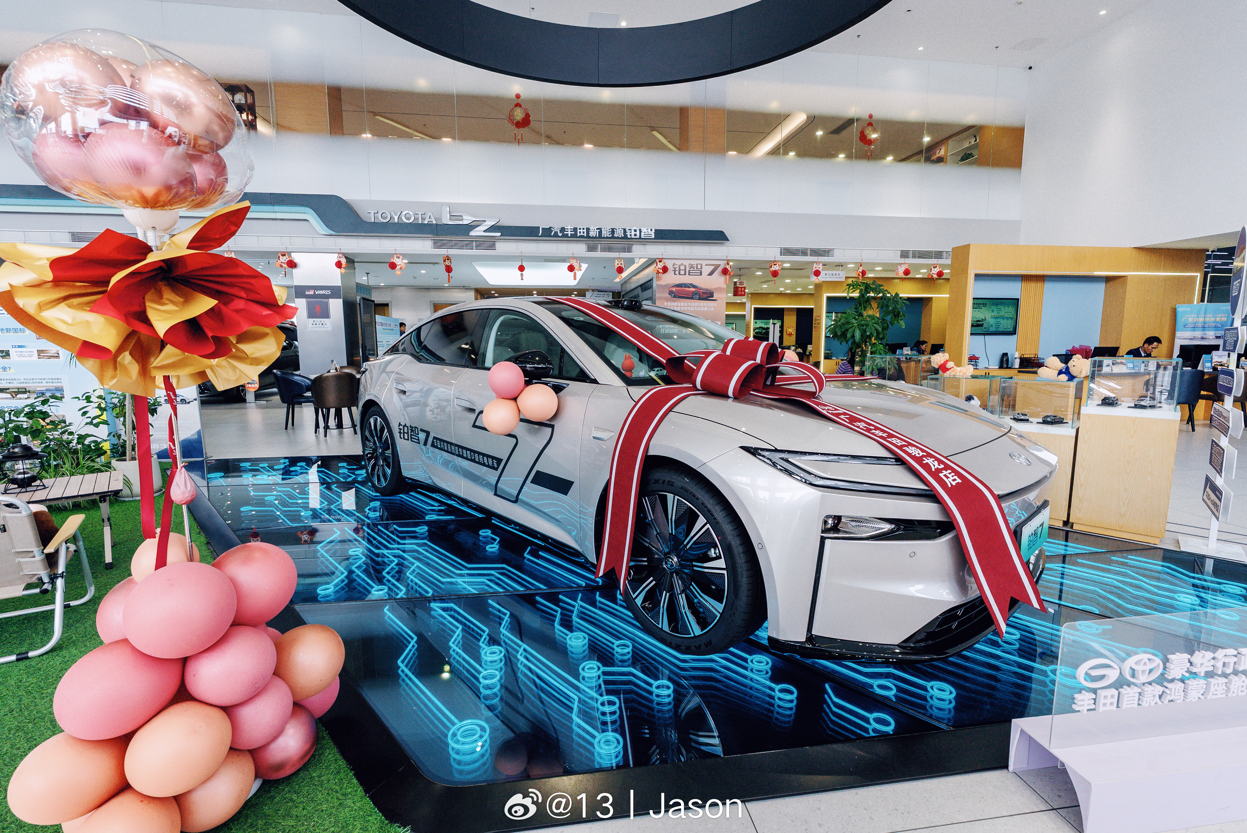 丰田铂智7实车全面到店丰田铂智7预售权益价15.68万起 随着预售开启，广丰智电