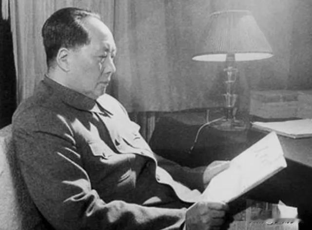恩师儿子被枪决进京喊冤，毛主席四字回应，戳中最硬的国法底线
 
1955年儿子被