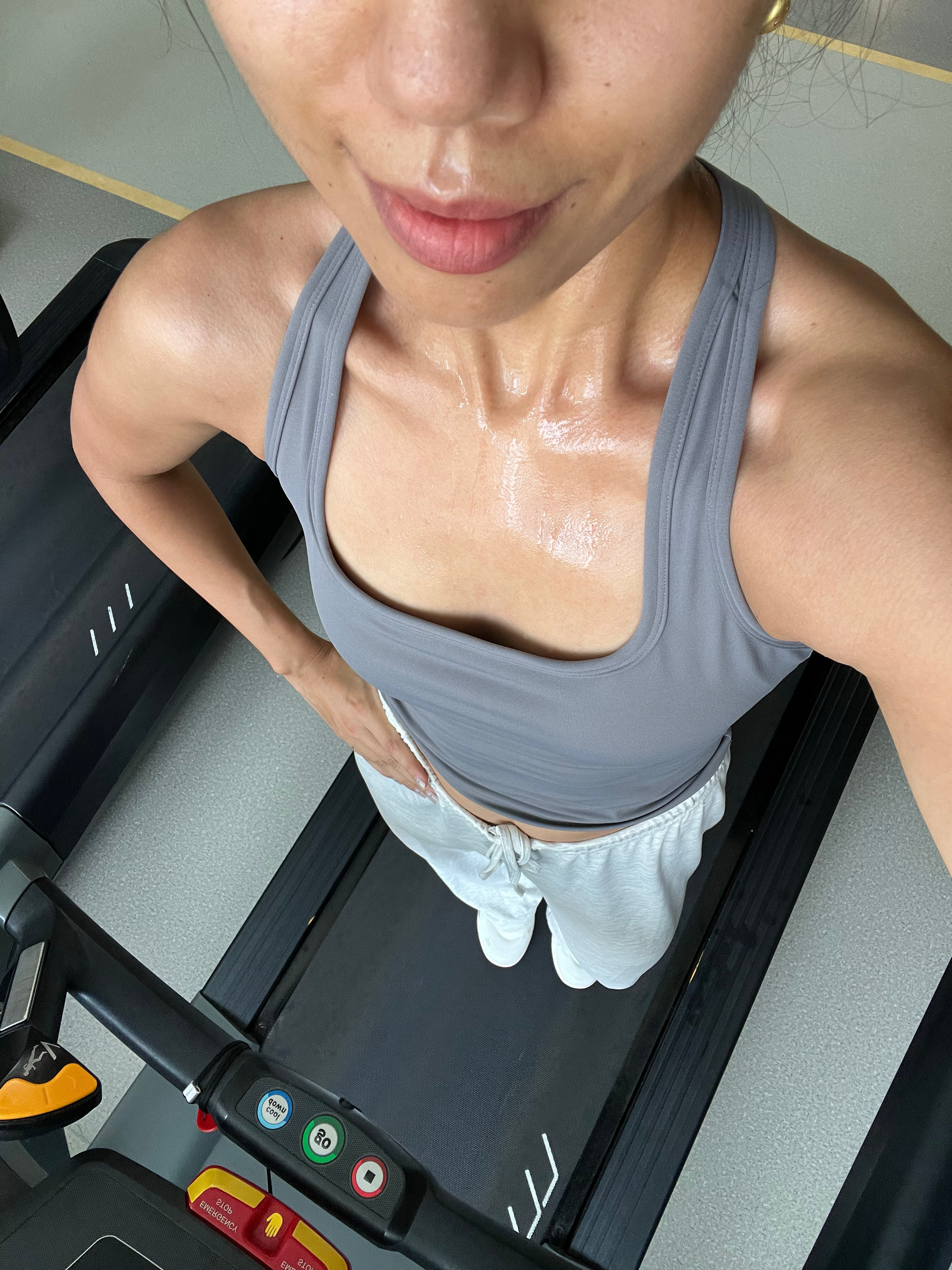 miootd 老天爷 为什么洞洞鞋大行其道了这么多年还屹立不倒？而且年年都推出越