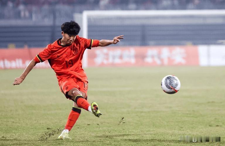 这届日本U17首发阵容里，预计有一半人会在十八岁前登陆欧洲俱乐部，其中两到三人被