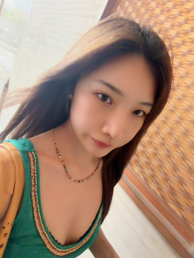 太傻了～想坐到窗边坐吹风🌬️结果一屁股坐图一的位置，立刻就湿了[捂嘴哭]人都懵