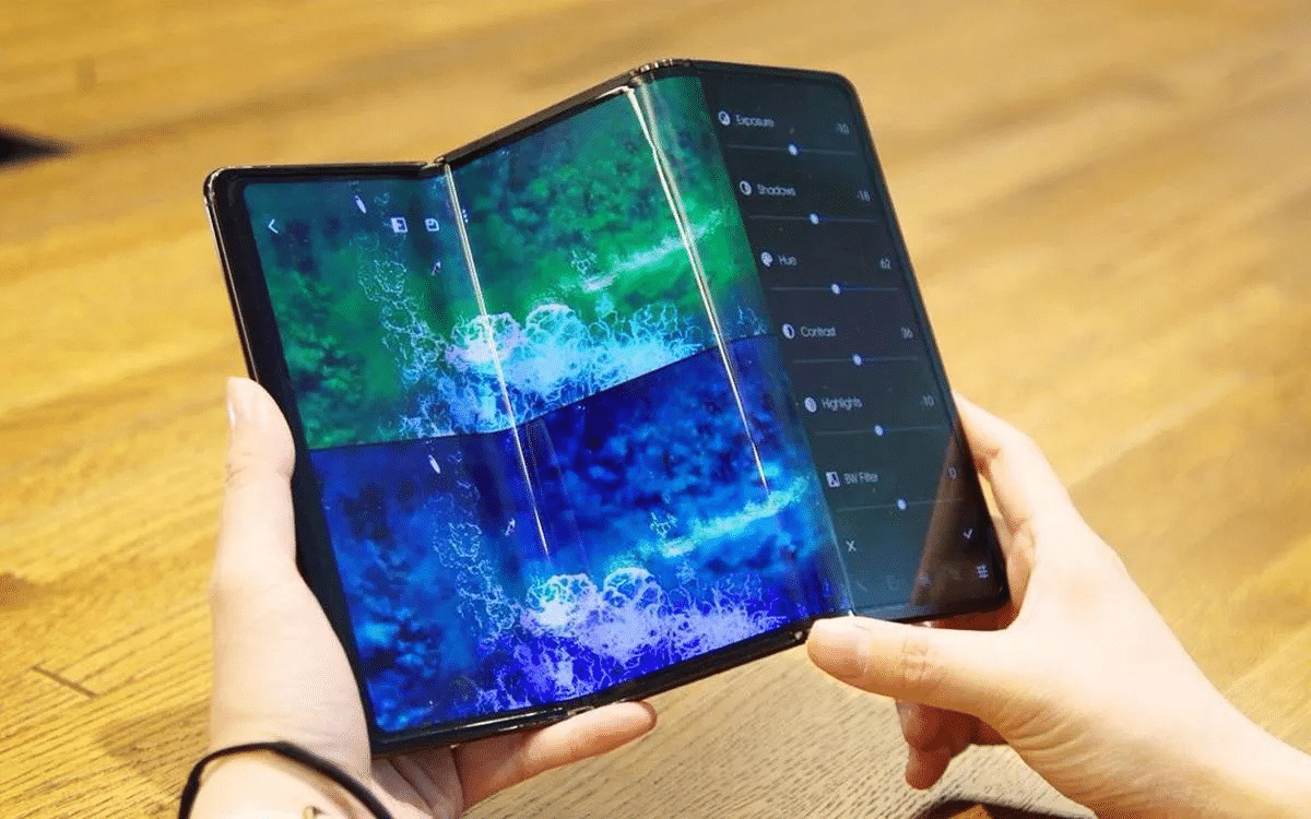 26年你希望折叠屏怎么进化 对我来说，折叠屏我最害怕的就是展开后遗忘在沙发或者椅