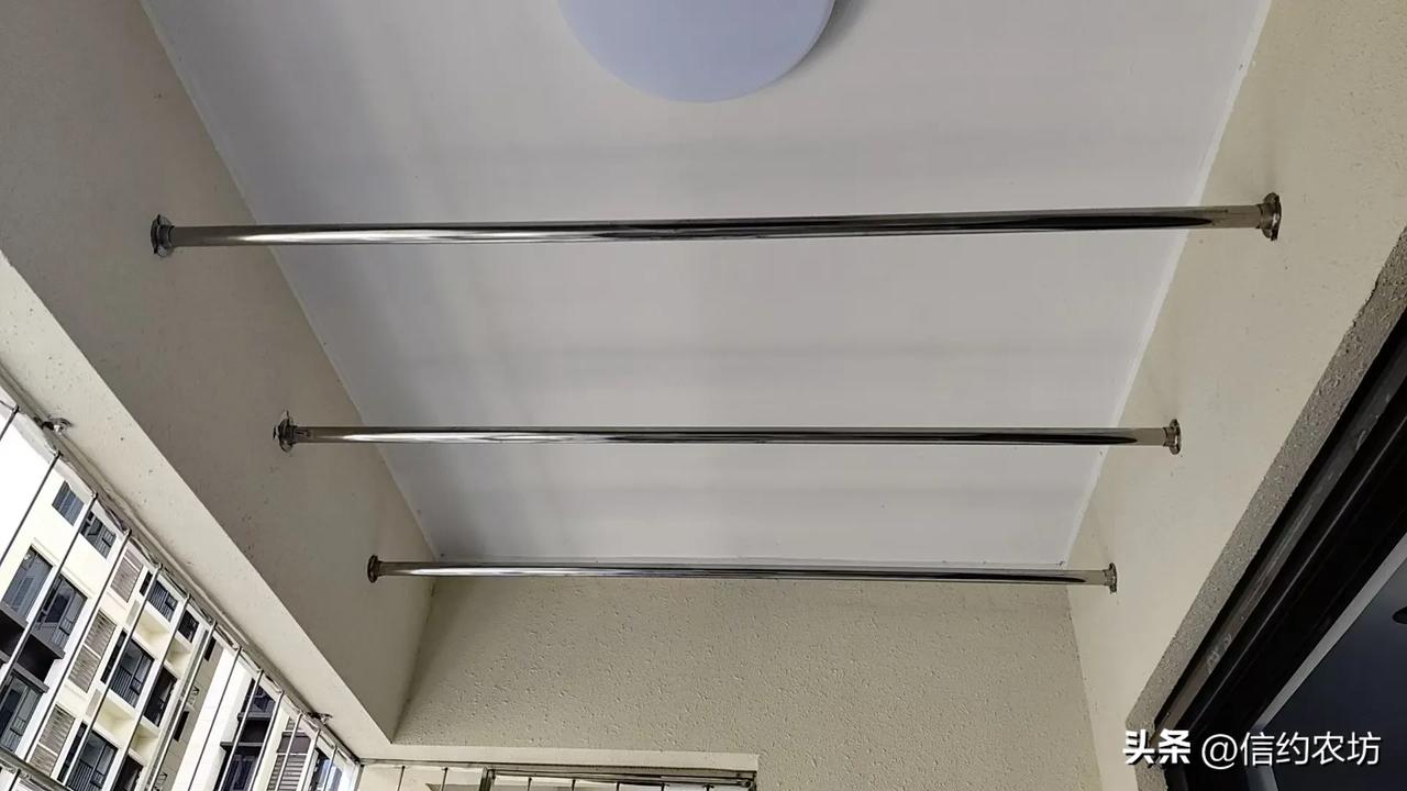 你身边的朋友也是这样吗？新房装修，现在很少装那个电动的晾衣架了，而且晾衣杆也不喜