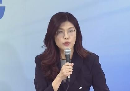 郑丽文再次就两岸关系进行表态！8月8日，根据岛内媒体报道，国民党主席郑丽文在接受