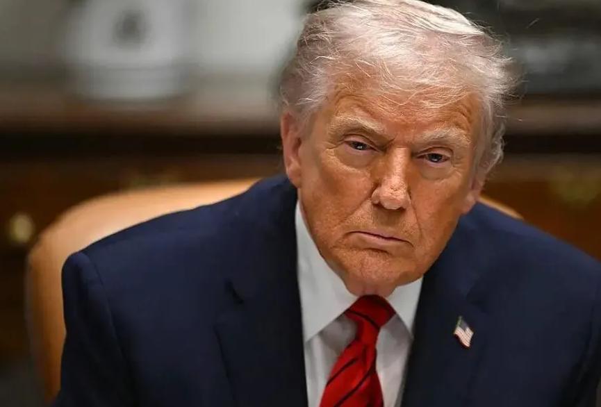 前几天国际公海上发生了一件让全球哗然的事，美军直接出动两架直升机强行控制了一艘委