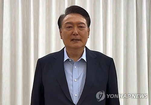 尹锡悦不打领带录视频讲话 尹锡悦称为防止发生流血事件而决定到案受审。➤当初戒严时