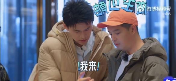 孙杨让秦昊给自己备注老公 孙杨属实是氛围担当，主动制造趣味互动，面对秦昊语出俏皮