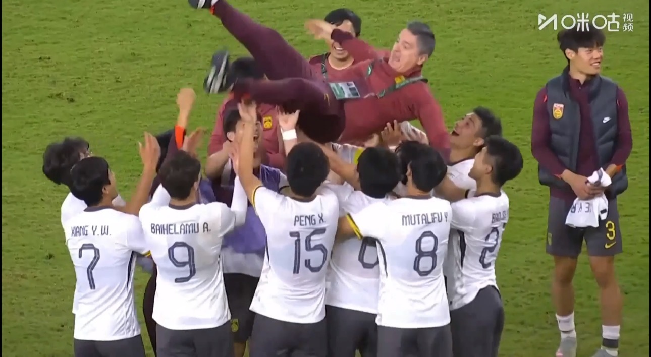 这时候觉得足球真美好啊国足时隔22年再进亚洲杯决赛u23国足零失球进决赛U23国