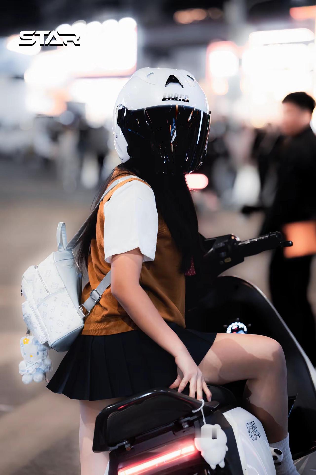 再热情的我也经不起“你”的忽冷忽热。女骑 九号电动 lively精神 渔人码头追