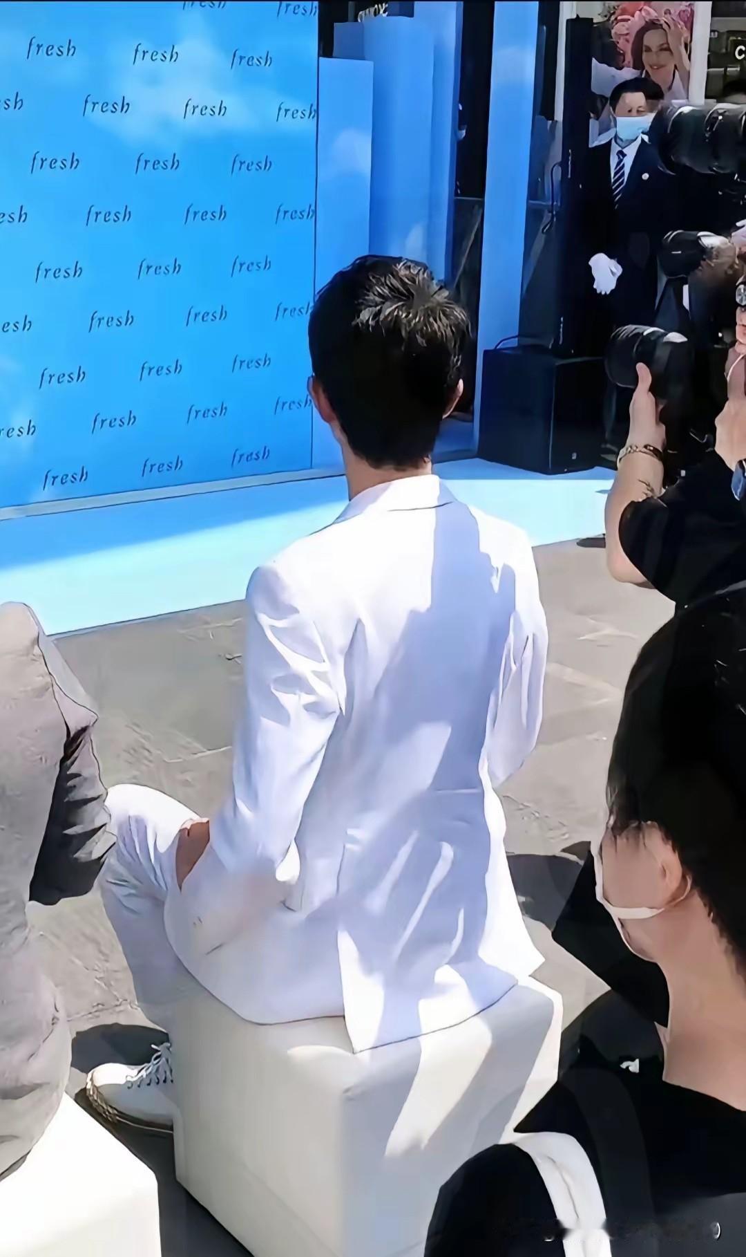 12.12 继续 打卡 报到

也不知道这份坚持是否值得

想过放弃  但是既不