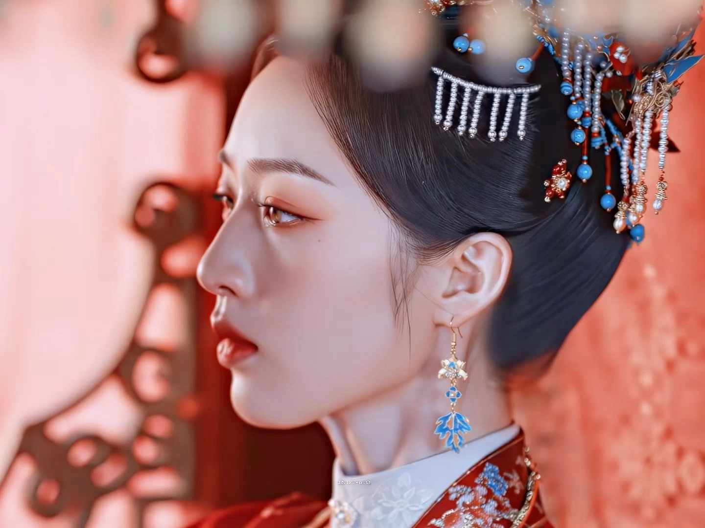 这个花轿妆造真美..花团锦簇 轰轰烈烈… 