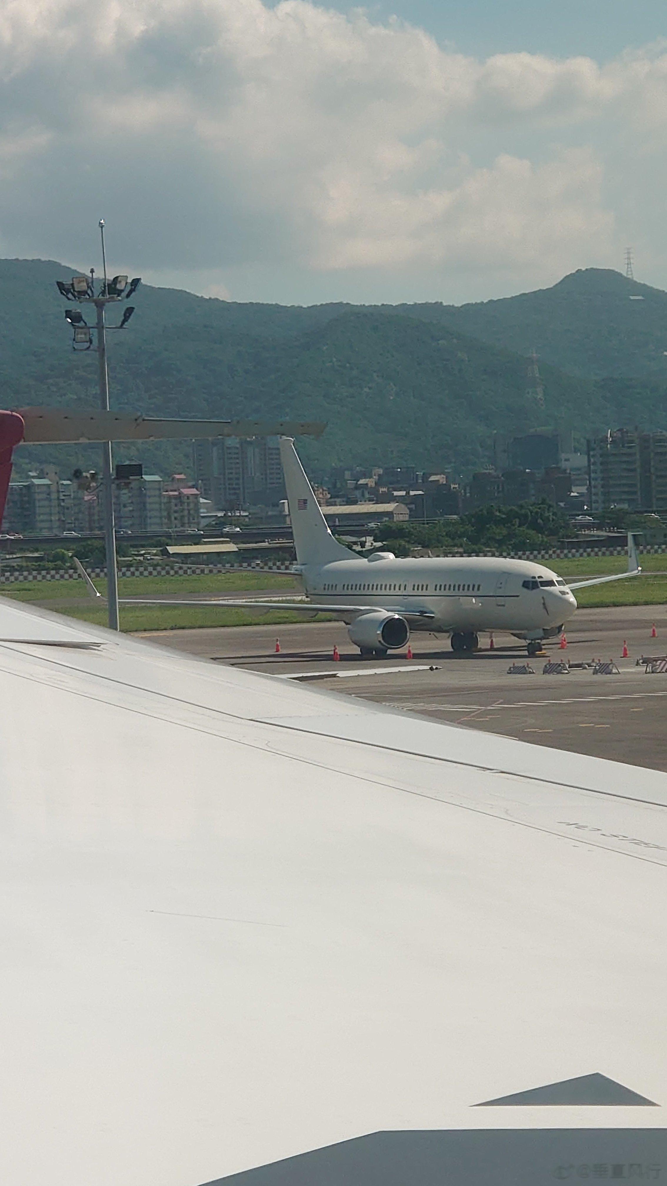 松山到了架C-40？#航空[超话]##台海局势# ​​​