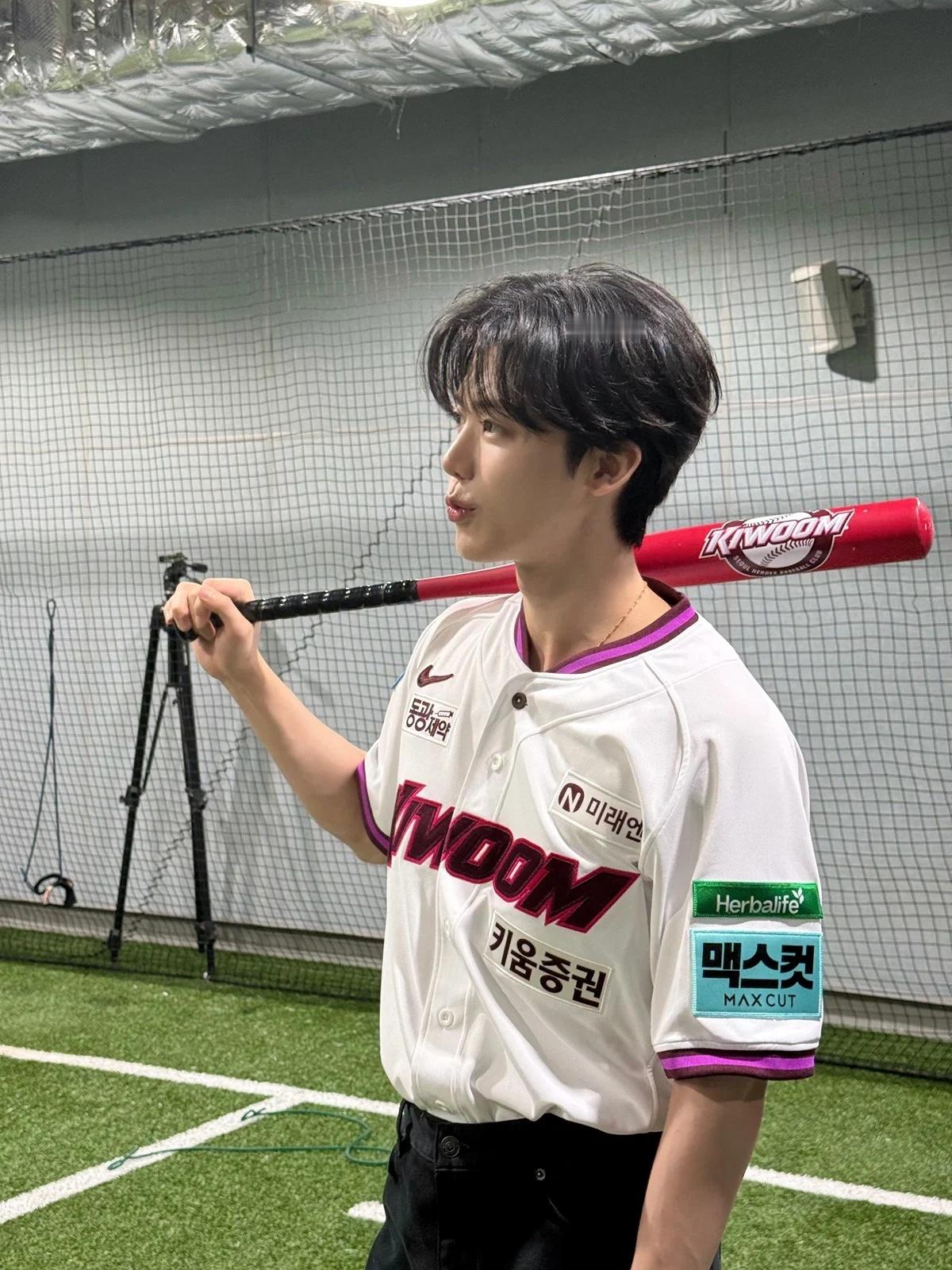 NCT官方账号公开罗渽民今日照⚾️ 