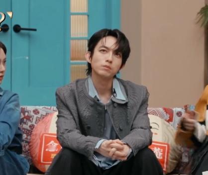 林宥嘉没有接受采访的义务沈梦辰采访林宥嘉，让他用一千个字形容心情，结果林宥嘉来了