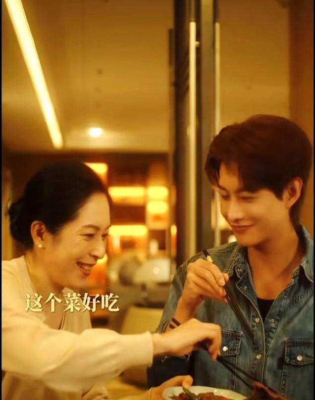 一碗饭堆成小山，排骨往女婿碗里堆，爸妈眼睛都亮了——这不是剧，是咱家过年的真实场
