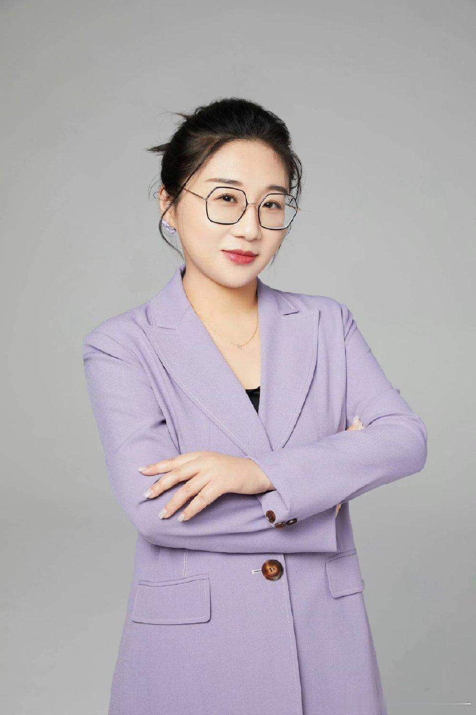 傅首尔曾8个月减重26斤傅首尔在8个月内科学减重26斤的历程，不仅带来外形和气质