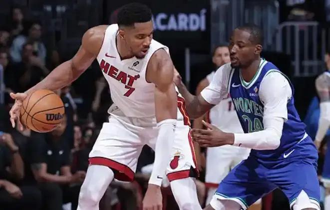 NBA新赛季开局，最让人感到意外的3支球队，分别是

1、尼克斯。尼克斯作为卫冕
