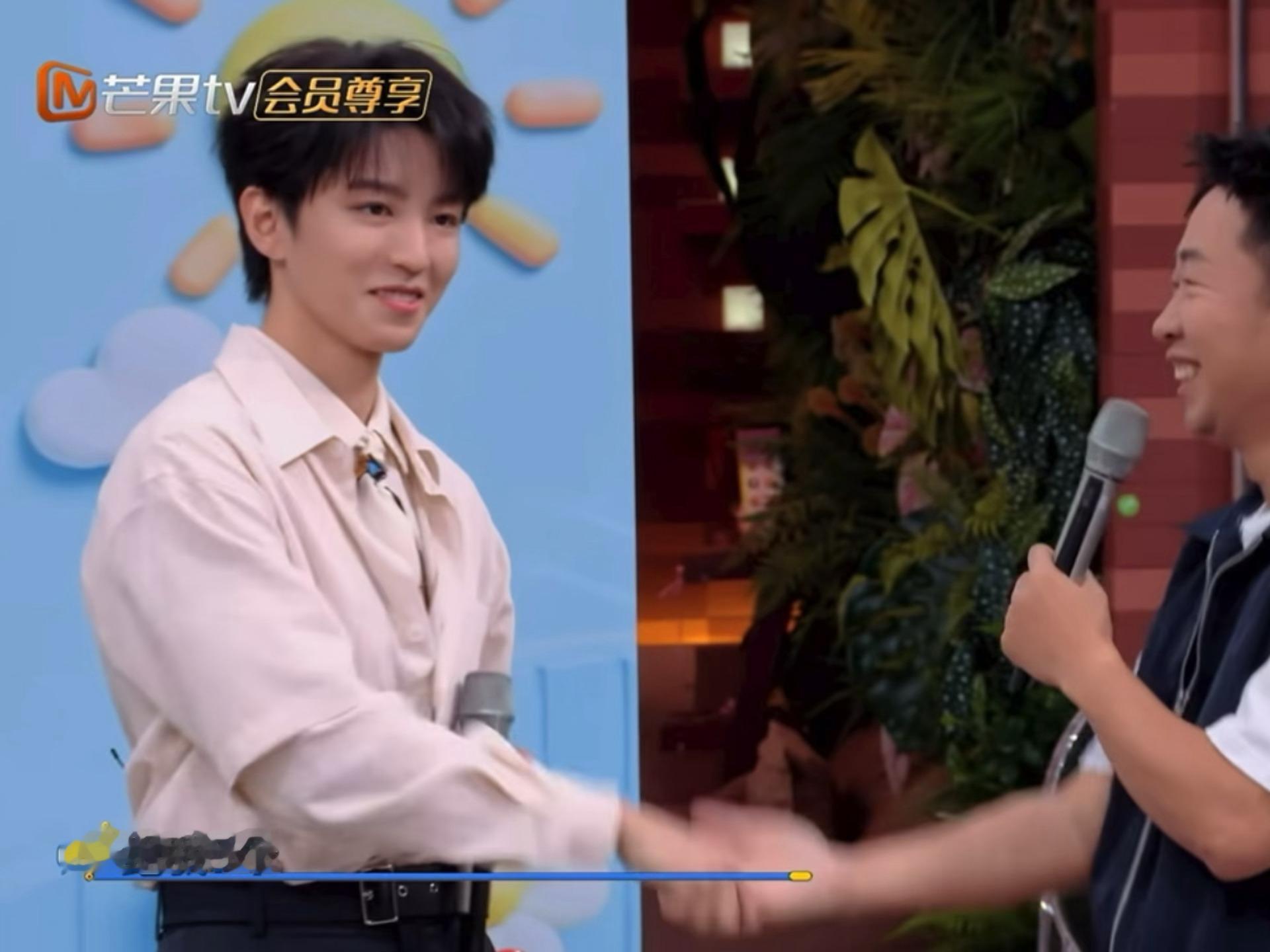 杨迪谁允许你这样对王俊凯撒娇😤😤😤 