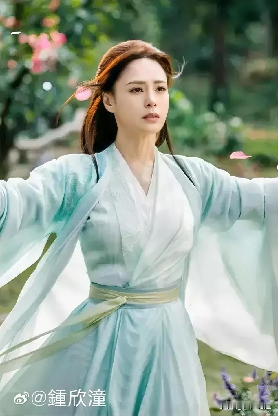 阿娇再拍古装，给——虞书欣——作配！
虞书欣娱乐圈普女之一，基本上随便挑几个就能