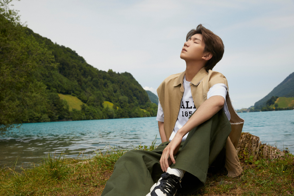 王源立冬生日照 我们小源23岁生日快乐啊！祝我们王源平安喜乐 所愿皆成真 大胆逐