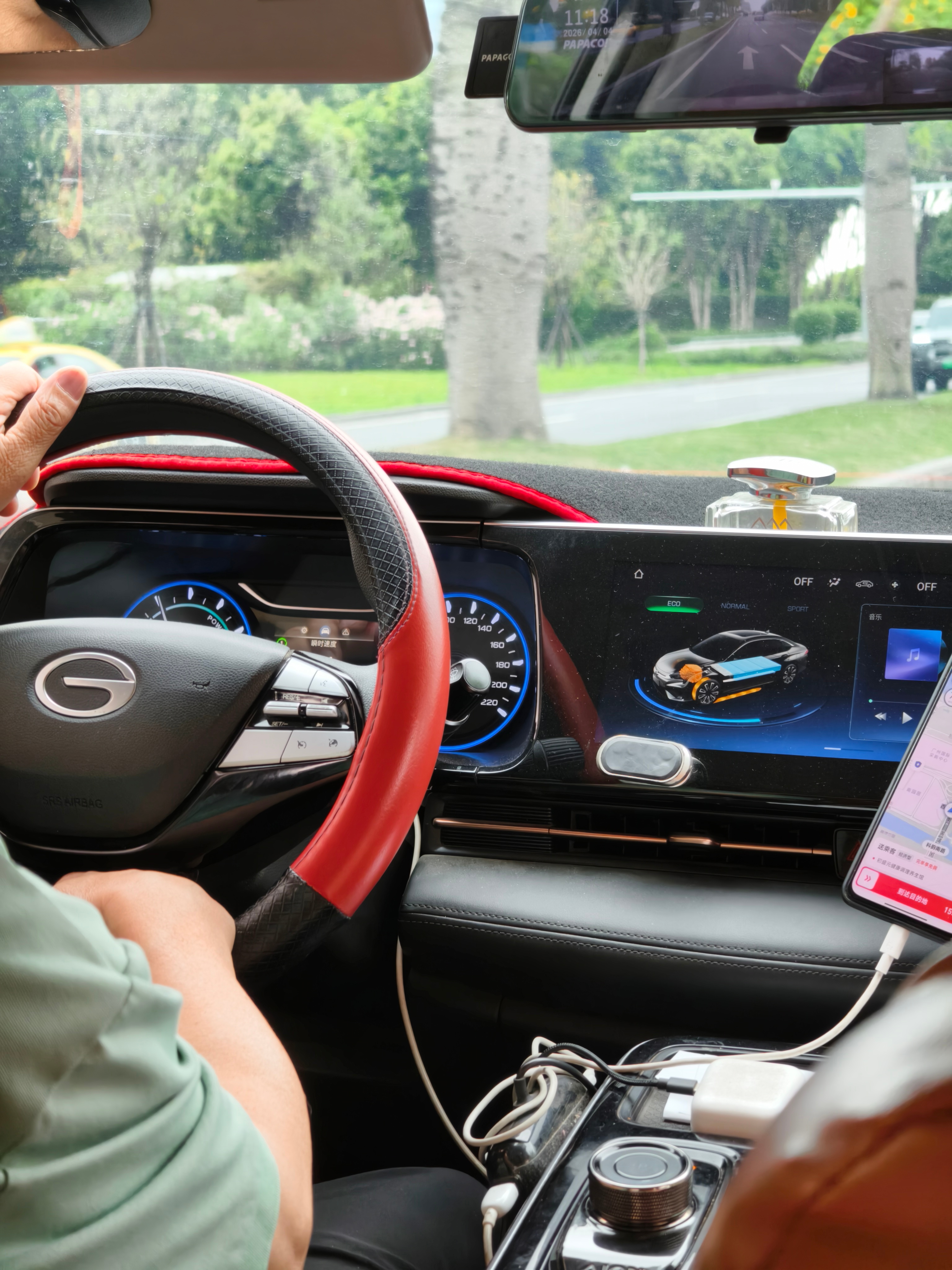 其实坐网约车晕不晕，大部分情况取决于司机脚法，而不是车本身，今天这辆甚至可以车上