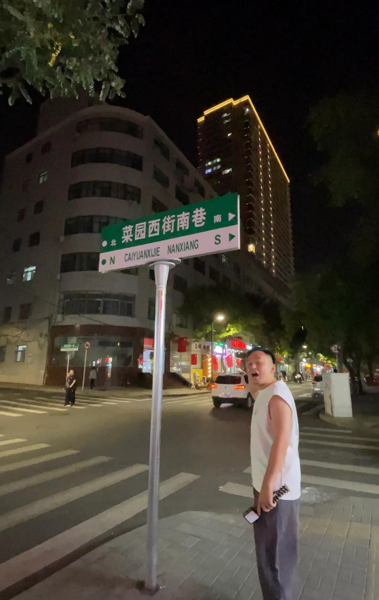 #太原# 老军营十月豆沙牛乳
3块钱一杯
在老军营这里，藏着一个豆沙牛乳饮品
三