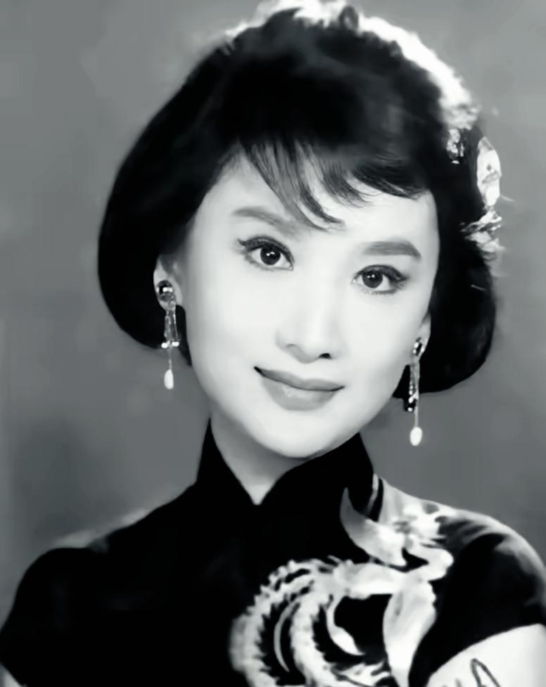 1962年，61岁的梁思成迎娶小自己27岁的助手林洙。新婚夜梁思成对林洙说：＂我