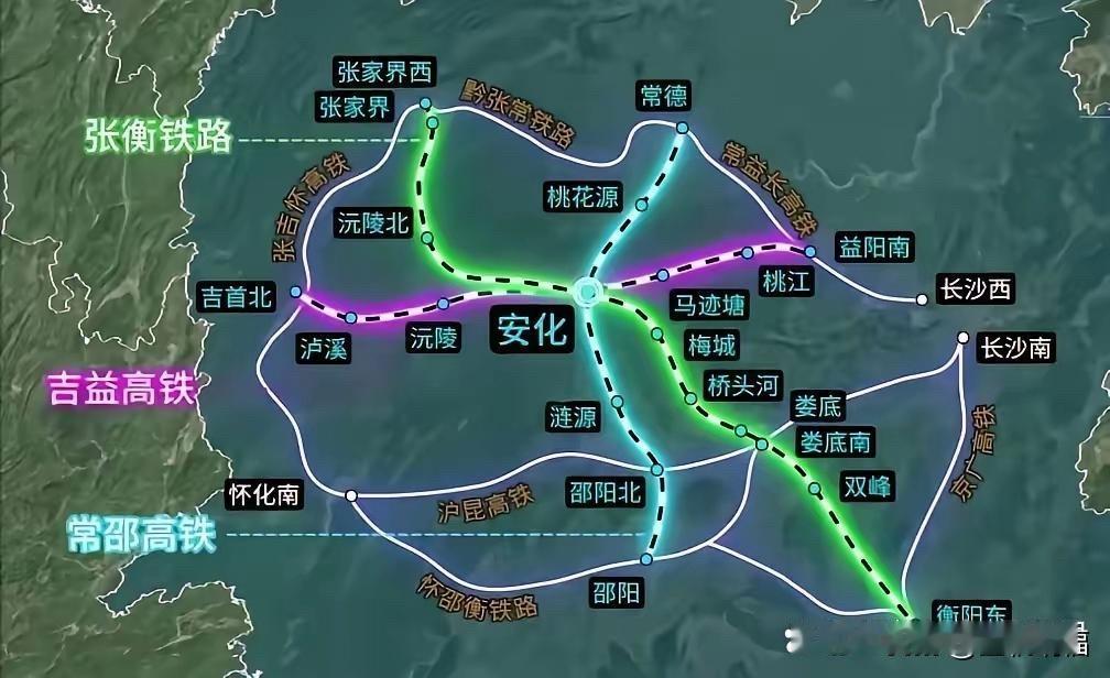 三条规划里，吉益高铁率先开工概率最高。它已纳入国家“八纵八横”渝厦通道，线路顺直