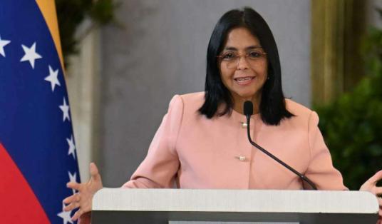 这才是真正的窃国大盗，成功之后装都不装了。美国已将委内瑞拉临时总统德尔西·罗德里