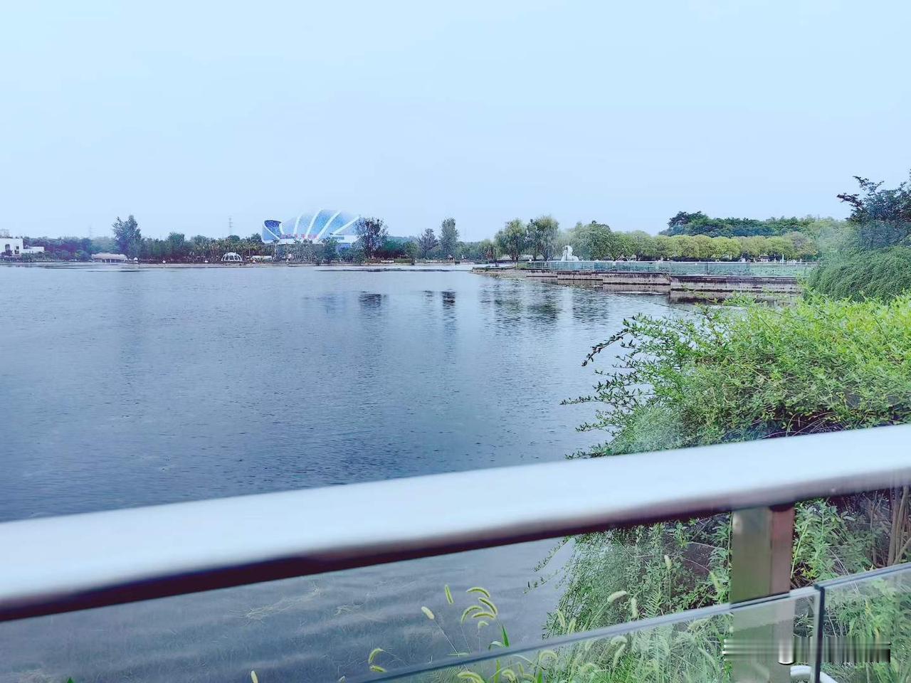 北湖诞生，比秦始皇统一天下还早了90年。
成都北湖，最早🉑溯源至秦灭古蜀国，公