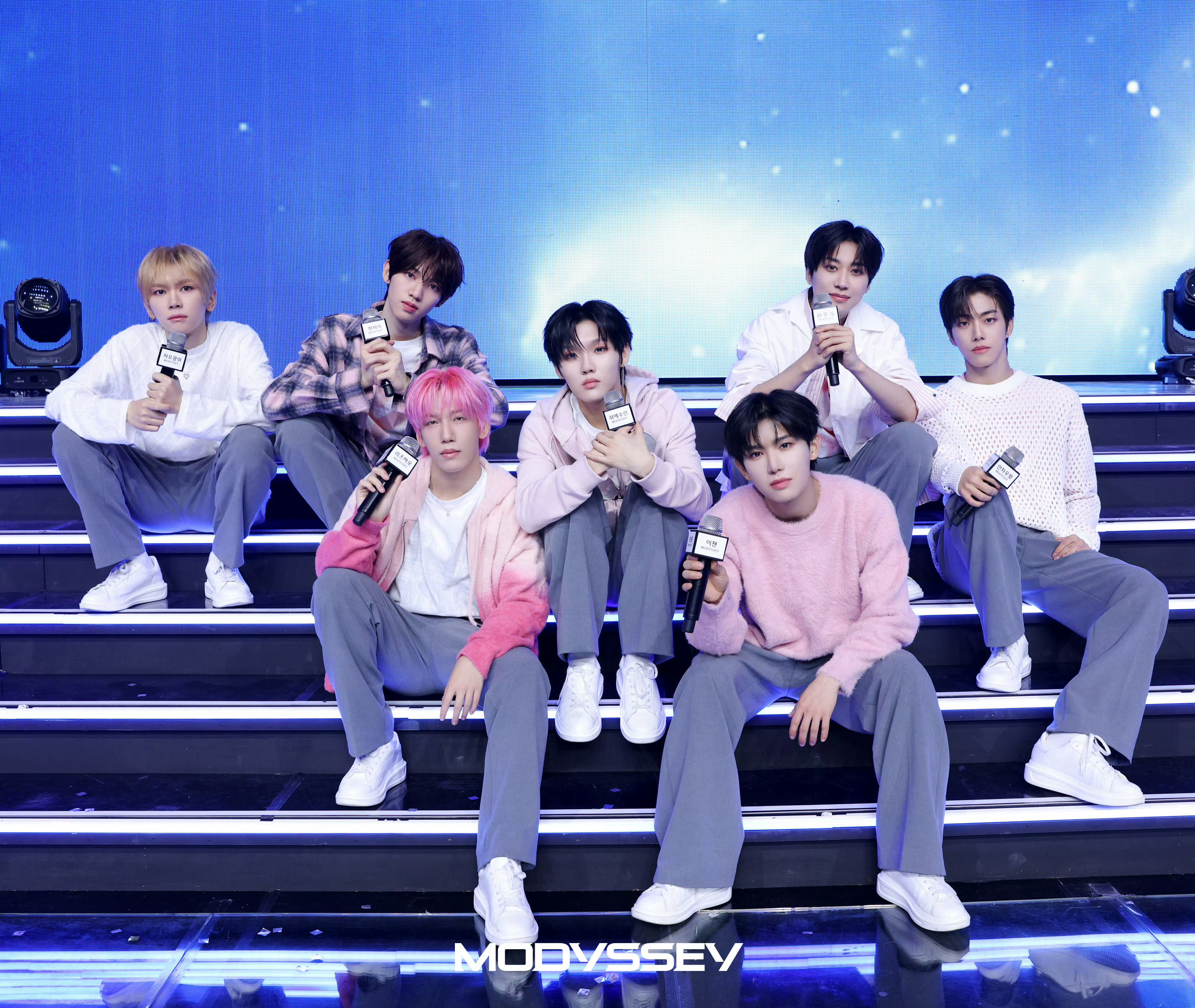 MODYSSEY男团 成团后的首个合照孙亨裕 范哲逸 李梓豪 赵光旭 薛苏仁 亦