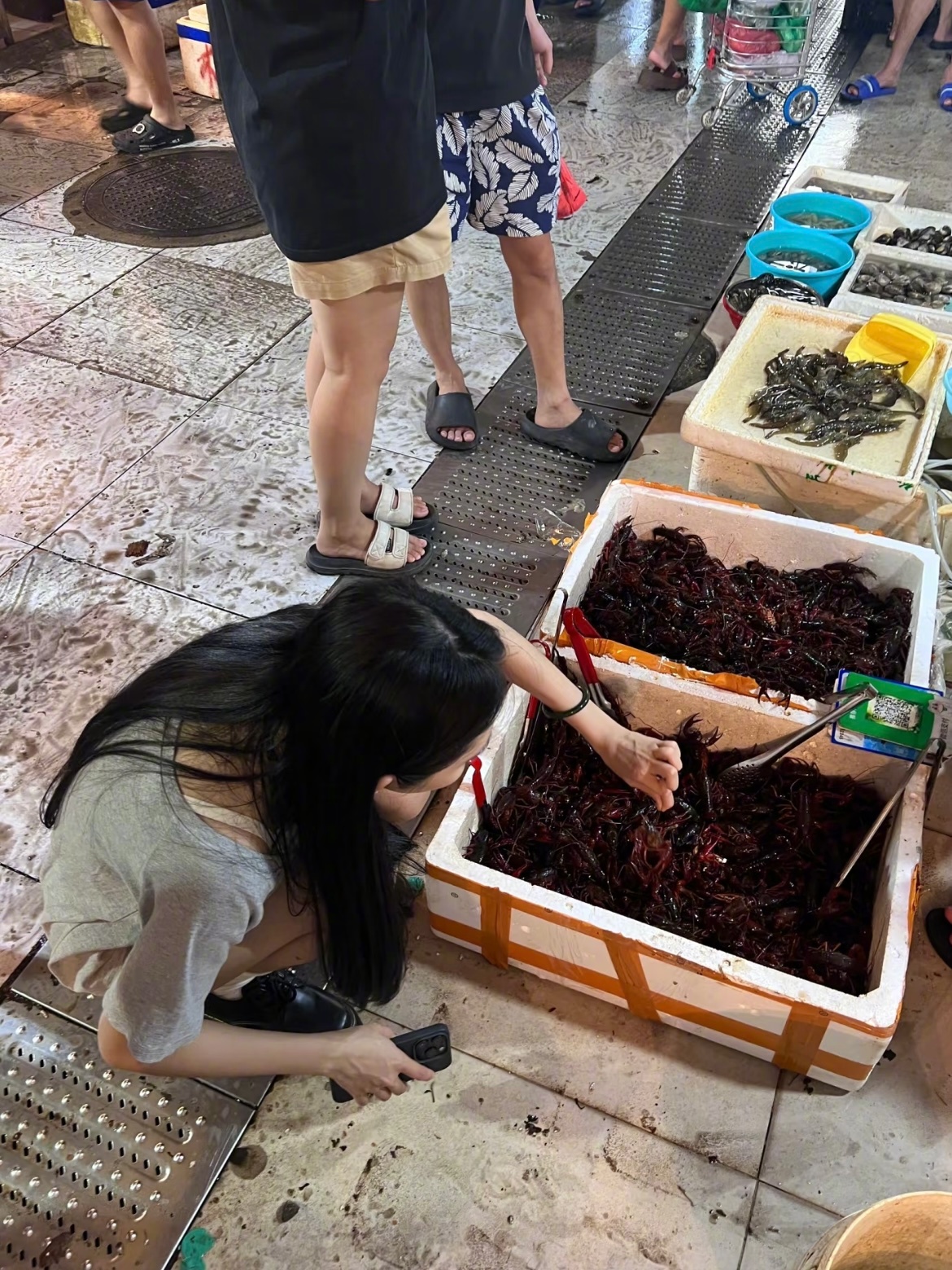 别小看大学生的动手能力DIY的小龙虾也太有成就感了吧🦞是谁尝到朋友亲自下厨的小