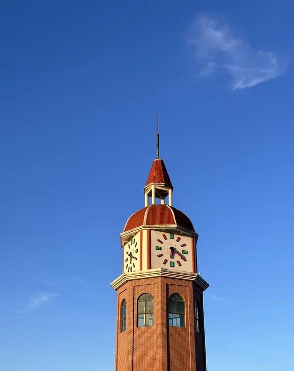 海口人还好吗……今天38度！！！！！！！
3月！！！！！
38度？？？？？？？