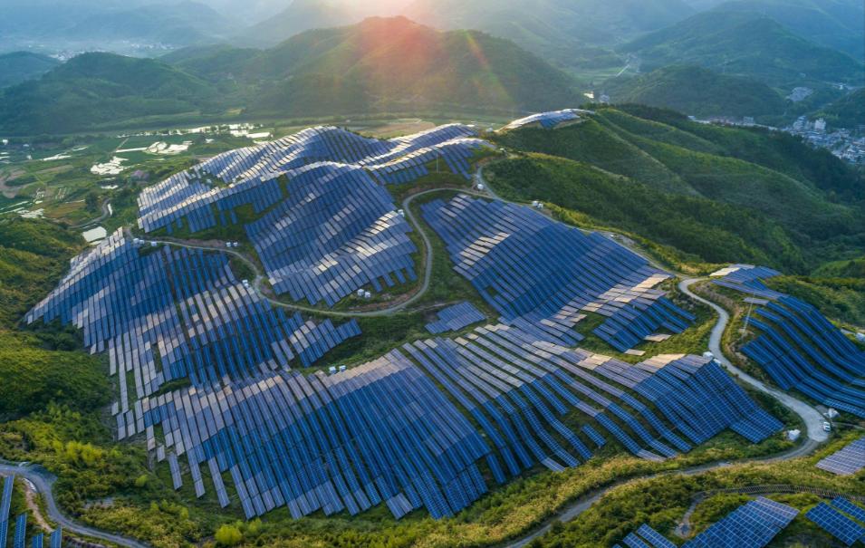 中东炸锅，中国稳坐钓鱼台，法媒：这场仗，帮中国验了货。

中东打得热火朝天，霍尔