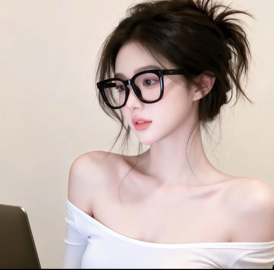 0000很久很久以前，叶杳是对这个从来没有见过面的双生姐姐抱着同情心的。因为每次