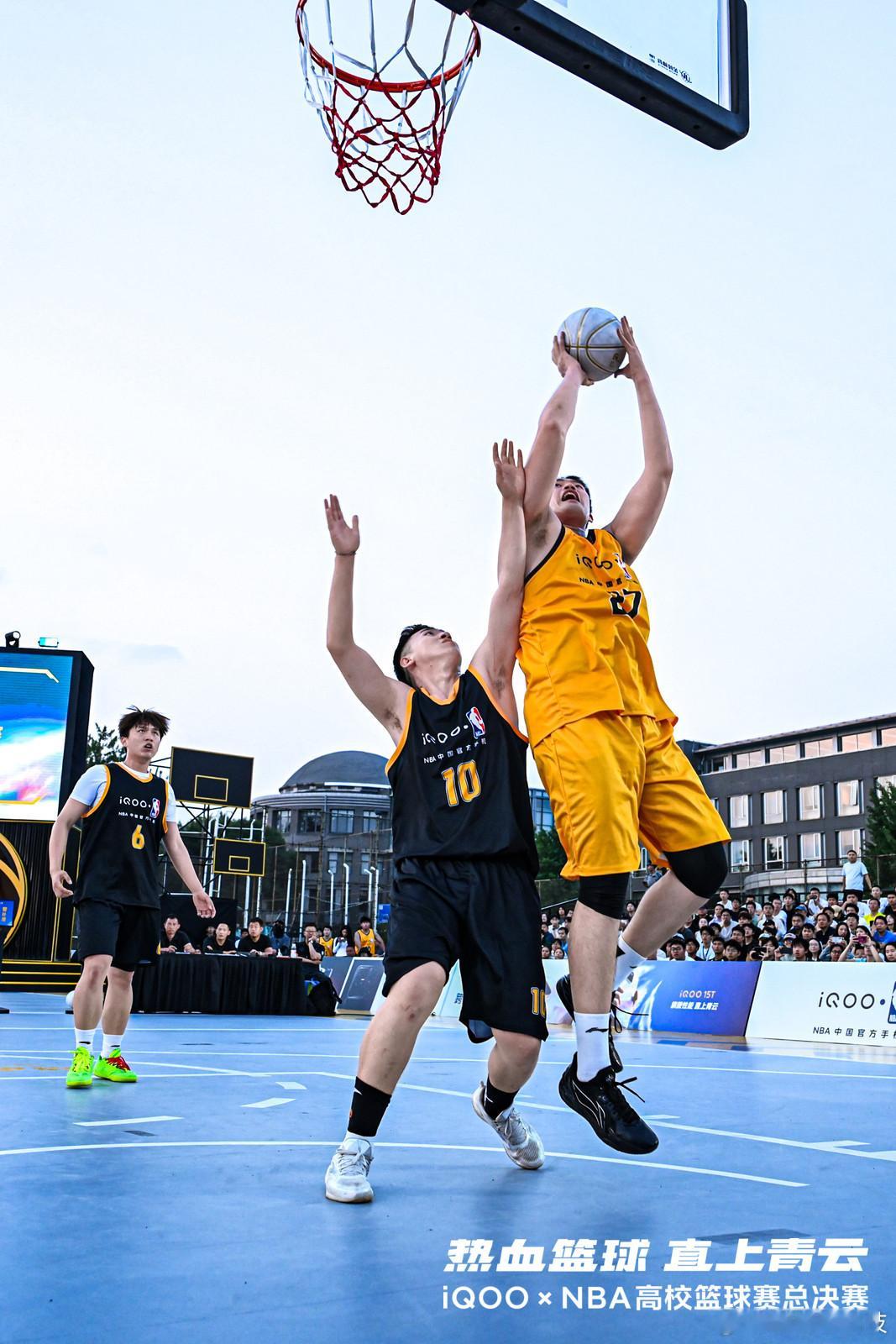 NBAiqoo热血篮球直上青云iQOOxNBA高校篮球赛iQOO15T 线下观赛