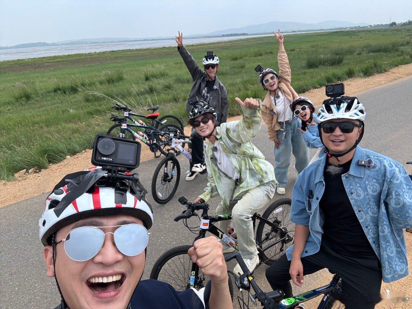 #李泽锋站姐拍的尼格买提王冰冰# 李泽锋站姐一出手高质量大片我有，不得不说这一次