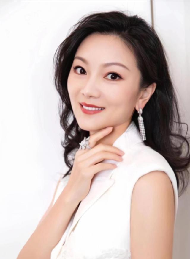 2000年，19岁的陈婷正在上课时，突然感觉一阵恶心呕吐，同桌问她：“你怎么啦？