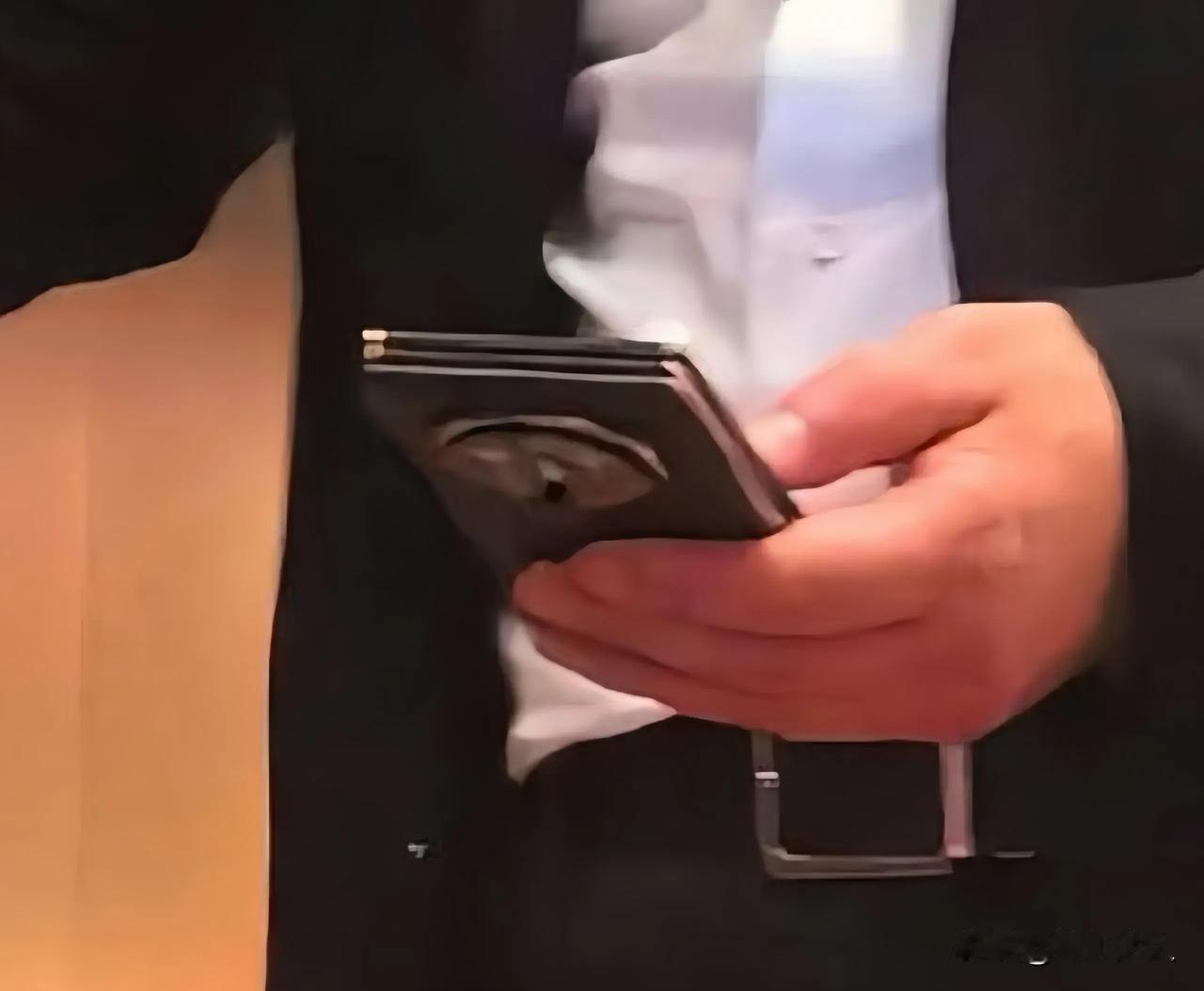 华子这个三折短时间内没有任何竞品，加上量的限制。这不妥妥的电子茅台？？？估计得2