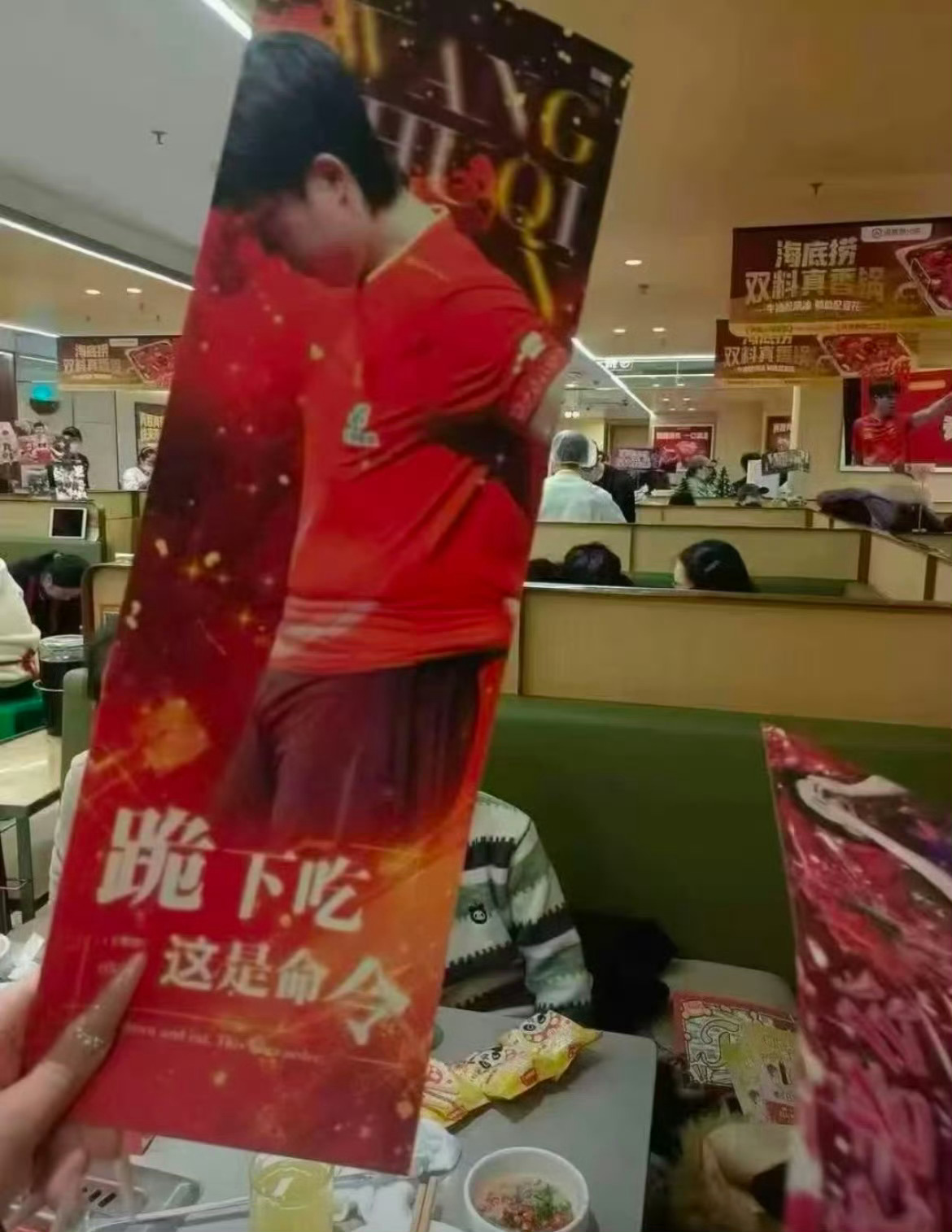 就像图一，别人可能还好，骰子粉，是绝对看不懂的，只会一个劲的刷嘿屏，还得想：麦肯