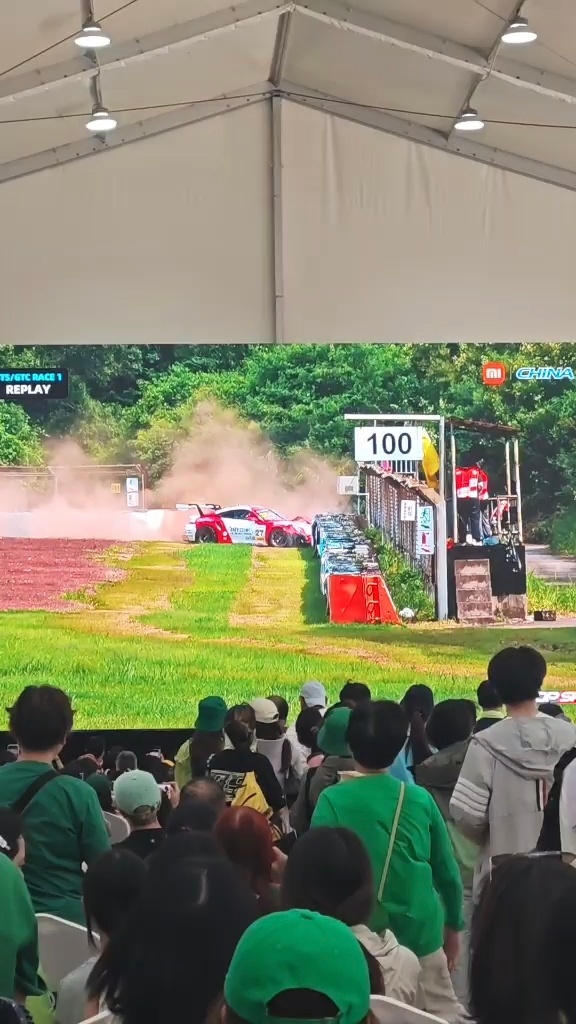 闫闯退赛说起来，车圈几个大V上热搜，没几次正面的，偷税的、抹黑的、撞车的。这位估