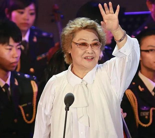 97 岁的郭兰英走了，却连一滴眼泪都不让你流！不设灵堂、不办追悼会、不搞告别仪式